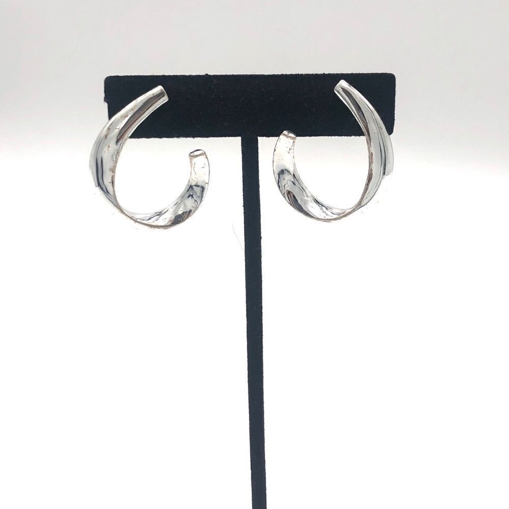 🍭6/$30 Silver Tone U Shape Earrings